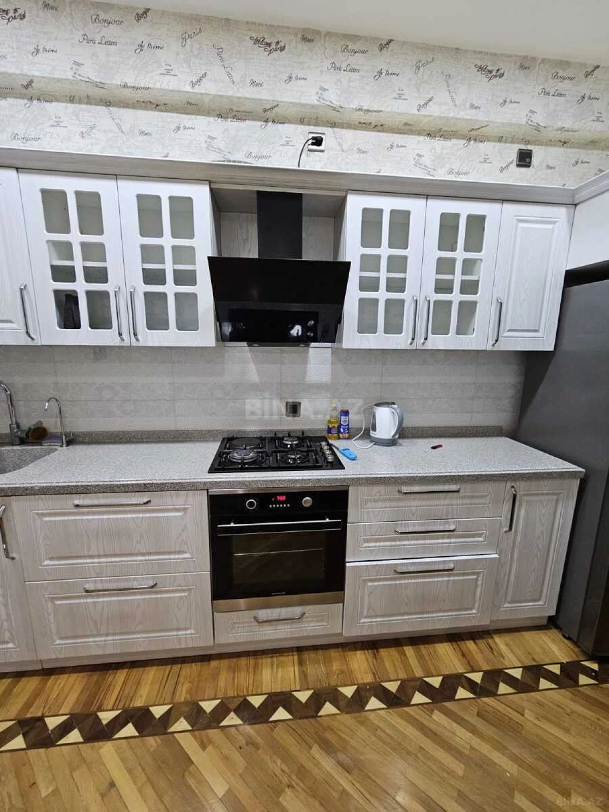 Kirayə verilir 2 otaqlı mənzil 93 m²