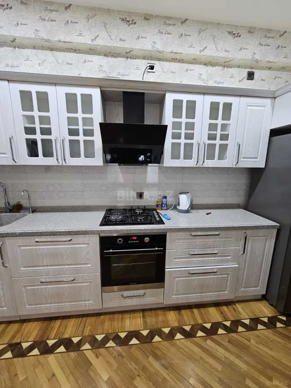 Kirayə verilir 2 otaqlı mənzil 93 m²