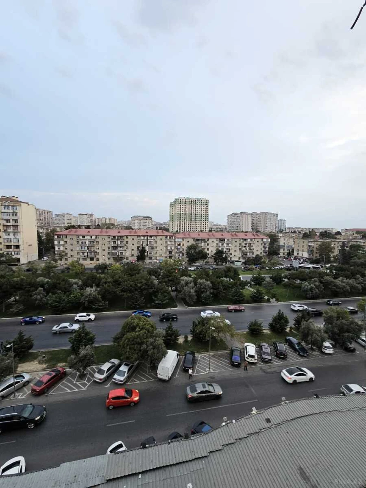 Kirayə verilir 2 otaqlı mənzil 93 m²