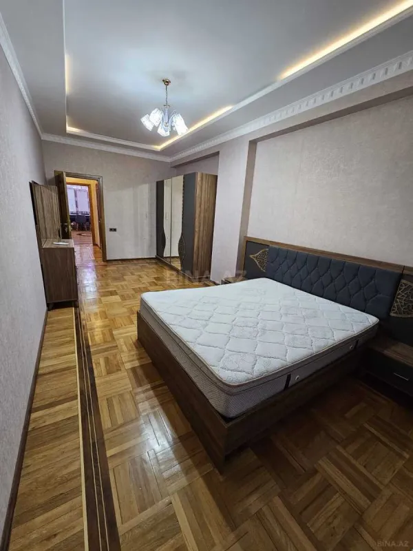 Kirayə verilir 2 otaqlı mənzil 93 m²