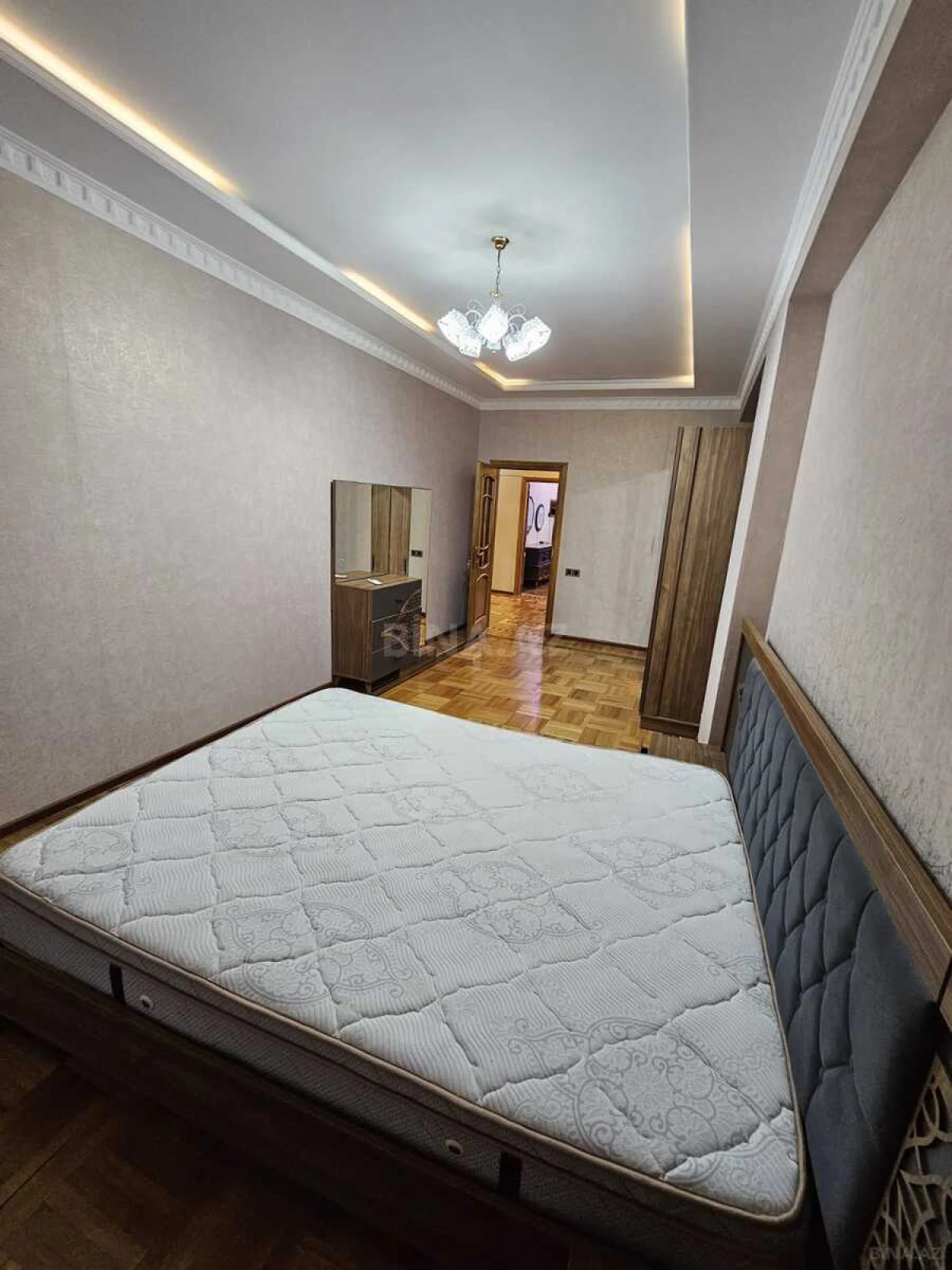 Kirayə verilir 2 otaqlı mənzil 93 m²