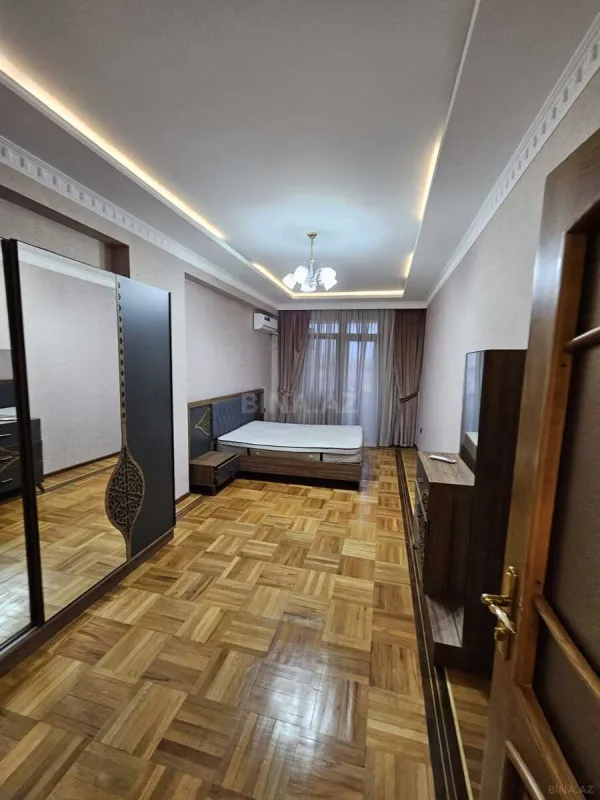 Kirayə verilir 2 otaqlı mənzil 93 m²