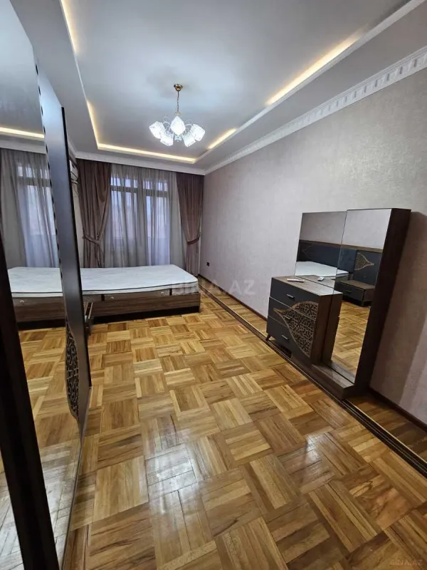 Kirayə verilir 2 otaqlı mənzil 93 m²