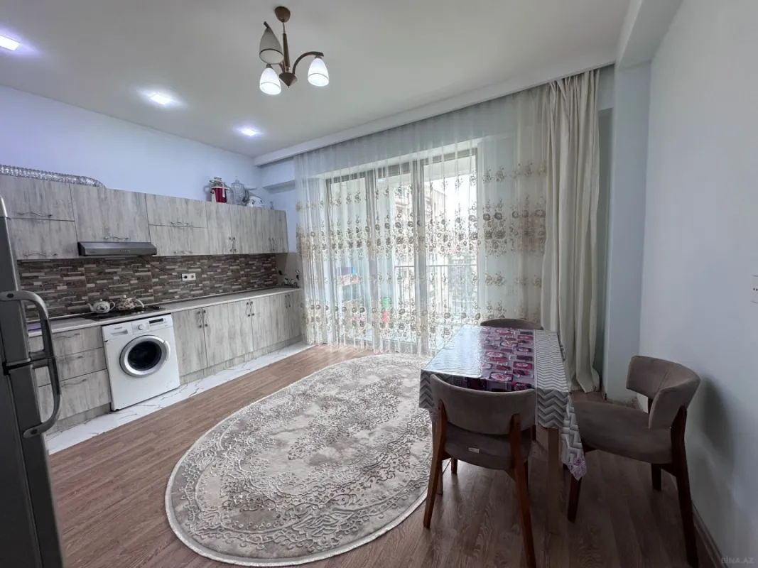 Kirayə verilir 4 otaqlı mənzil 160 m²