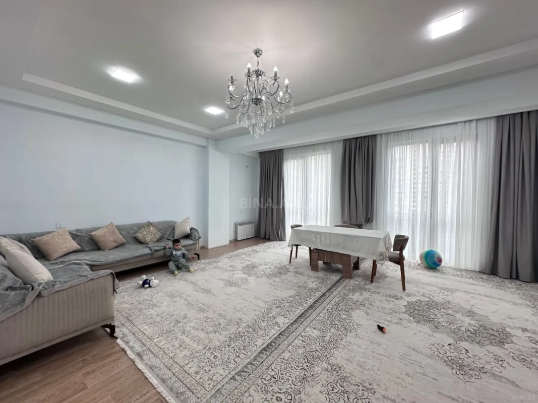 Kirayə verilir 4 otaqlı mənzil 160 m²