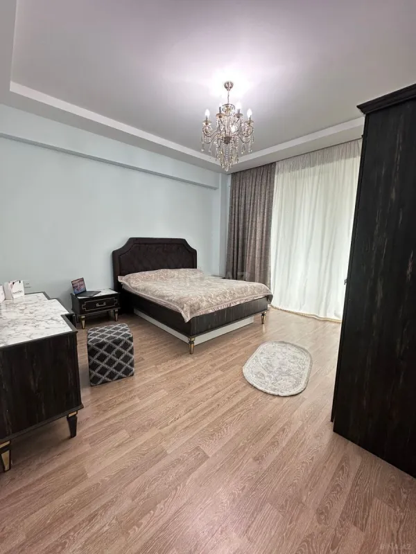Kirayə verilir 4 otaqlı mənzil 160 m²