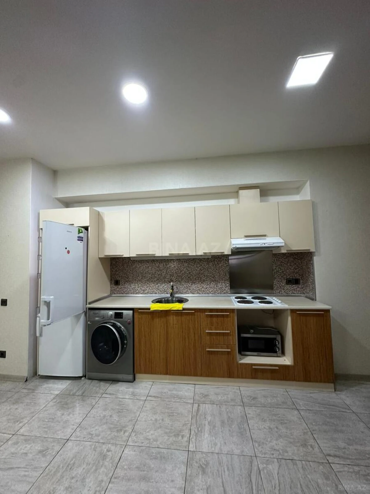 Kirayə verilir 2 otaqlı mənzil 75 m²