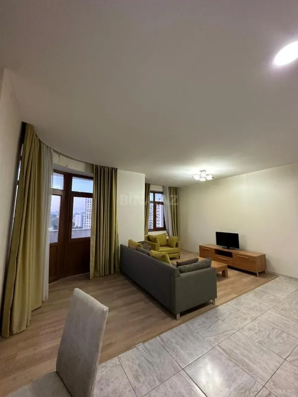 Kirayə verilir 2 otaqlı mənzil 75 m²