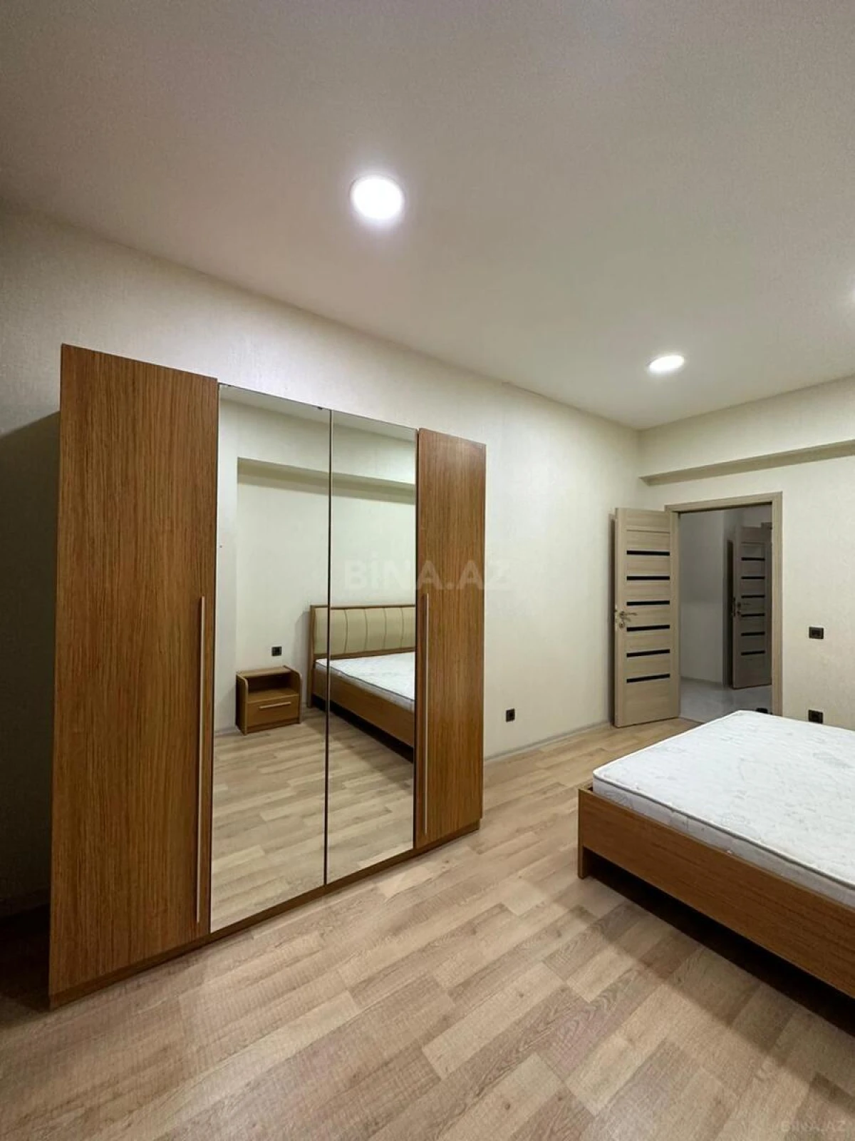 Kirayə verilir 2 otaqlı mənzil 75 m²