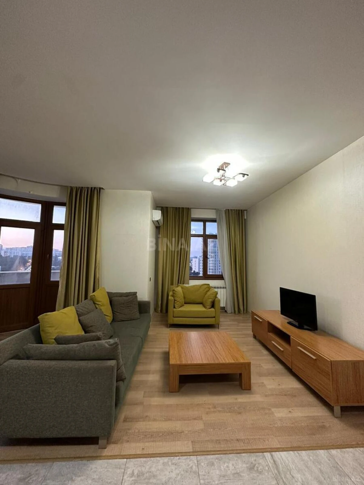 Kirayə verilir 2 otaqlı mənzil 75 m²