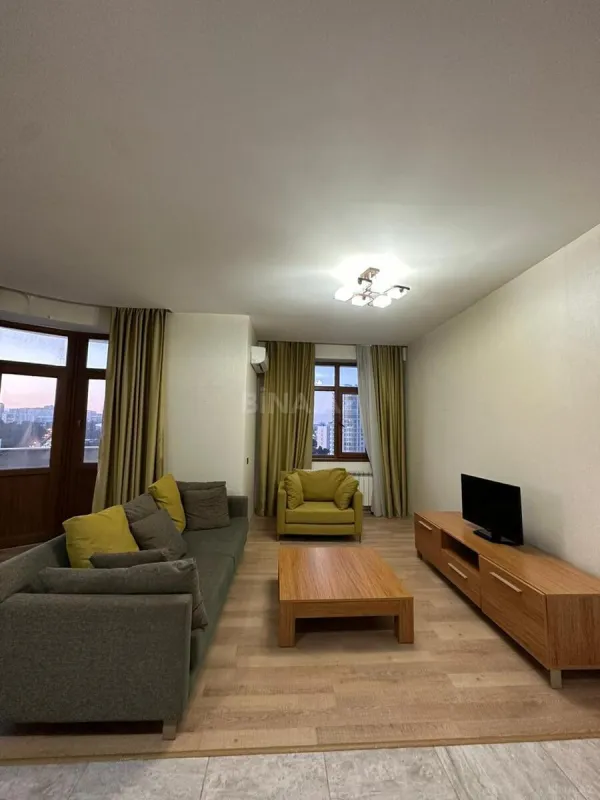 Kirayə verilir 2 otaqlı mənzil 75 m²