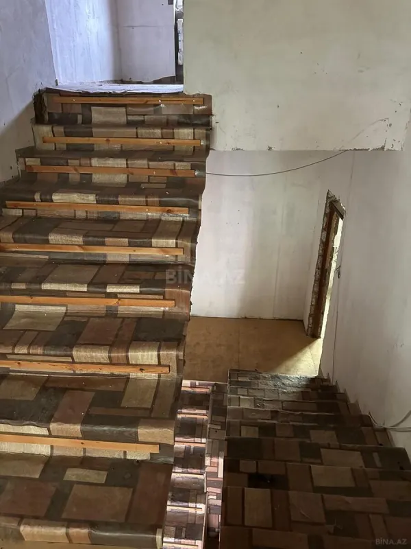 Satılır 6 otaqlı həyət evi 250 m²