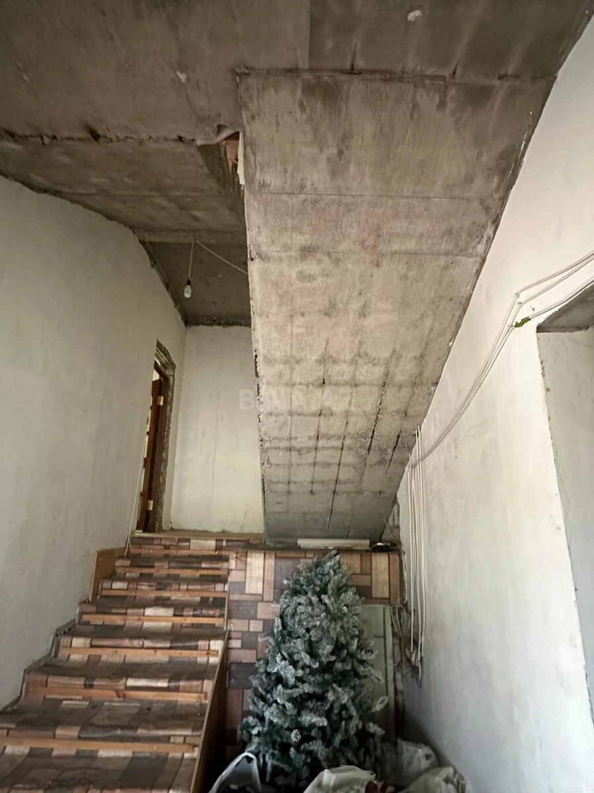 Satılır 6 otaqlı həyət evi 250 m²