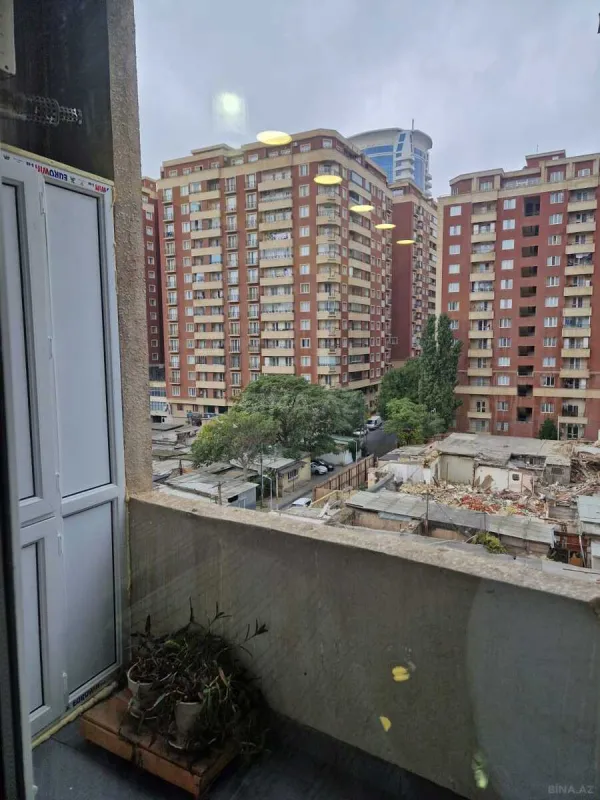 Kirayə verilir 4 otaqlı mənzil 180 m²