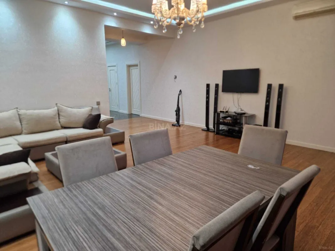 Kirayə verilir 4 otaqlı mənzil 180 m²
