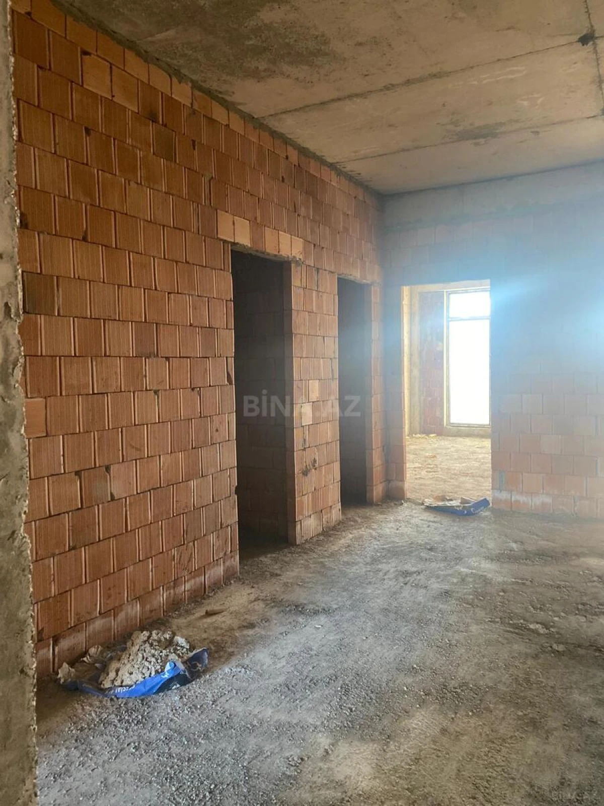 Satılır 4 otaqlı mənzil 165 m²