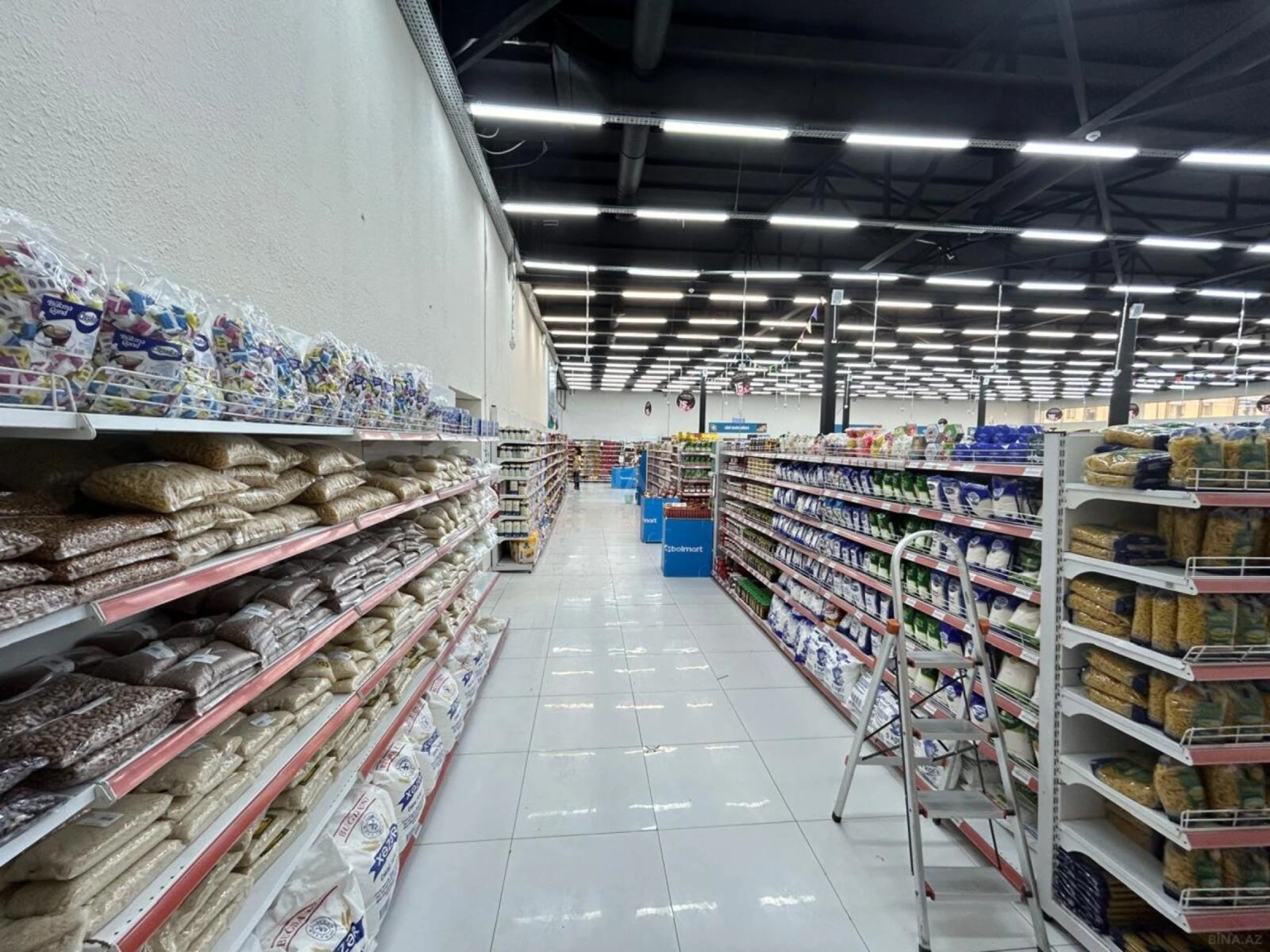 Satılır obyekt 1370 m²