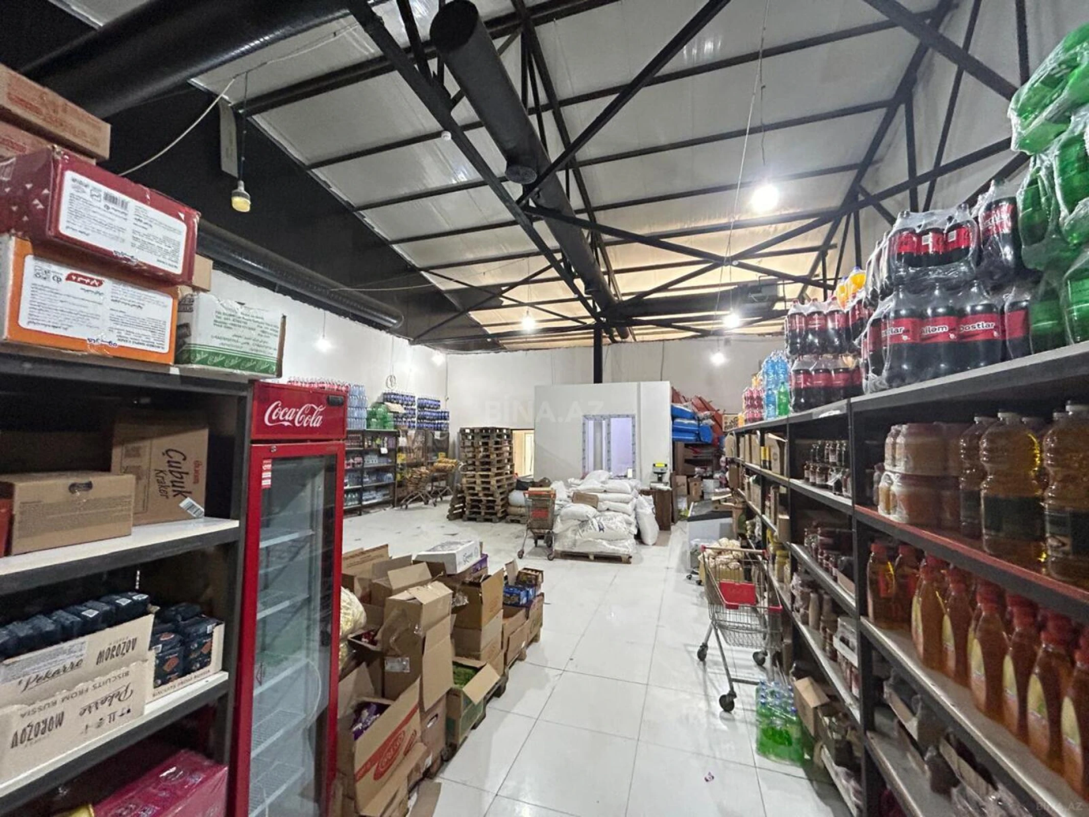 Satılır obyekt 1370 m²