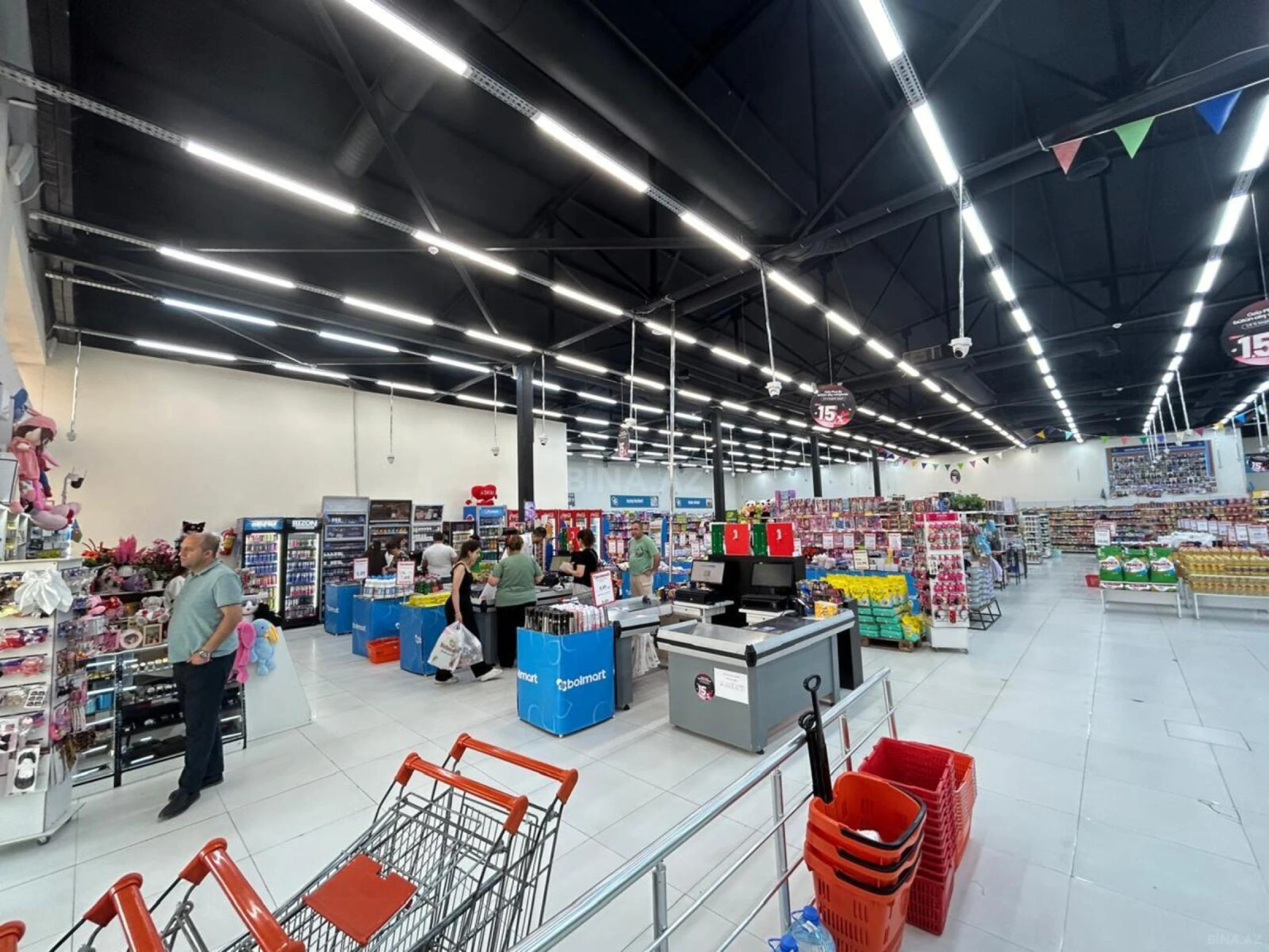 Satılır obyekt 1370 m²