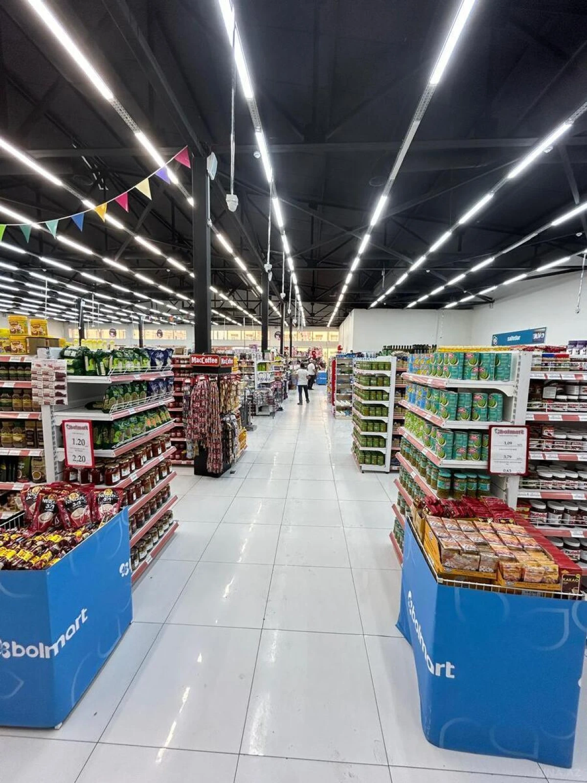 Satılır obyekt 1370 m²