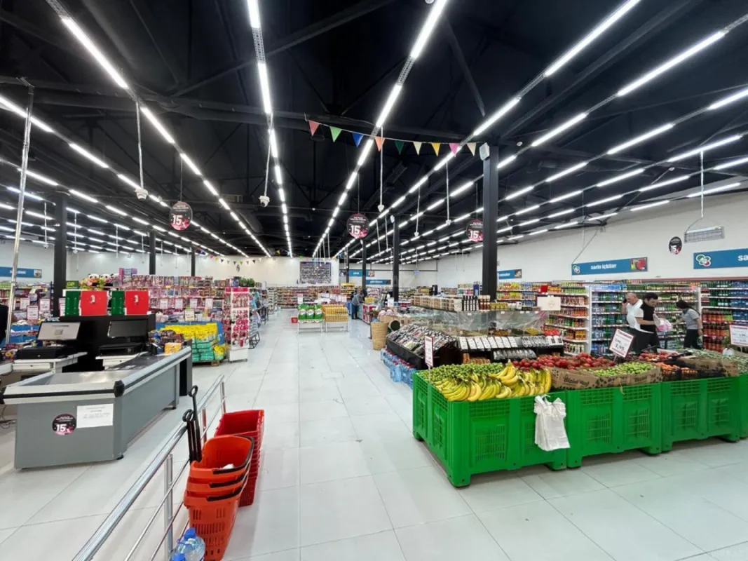 Satılır obyekt 1370 m²