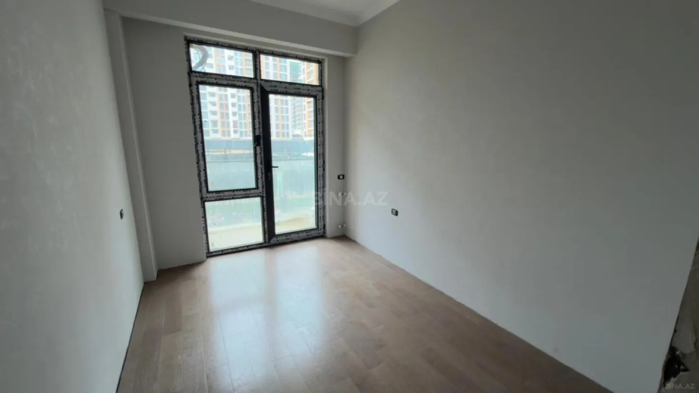 Satılır 4 otaqlı mənzil 122 m²