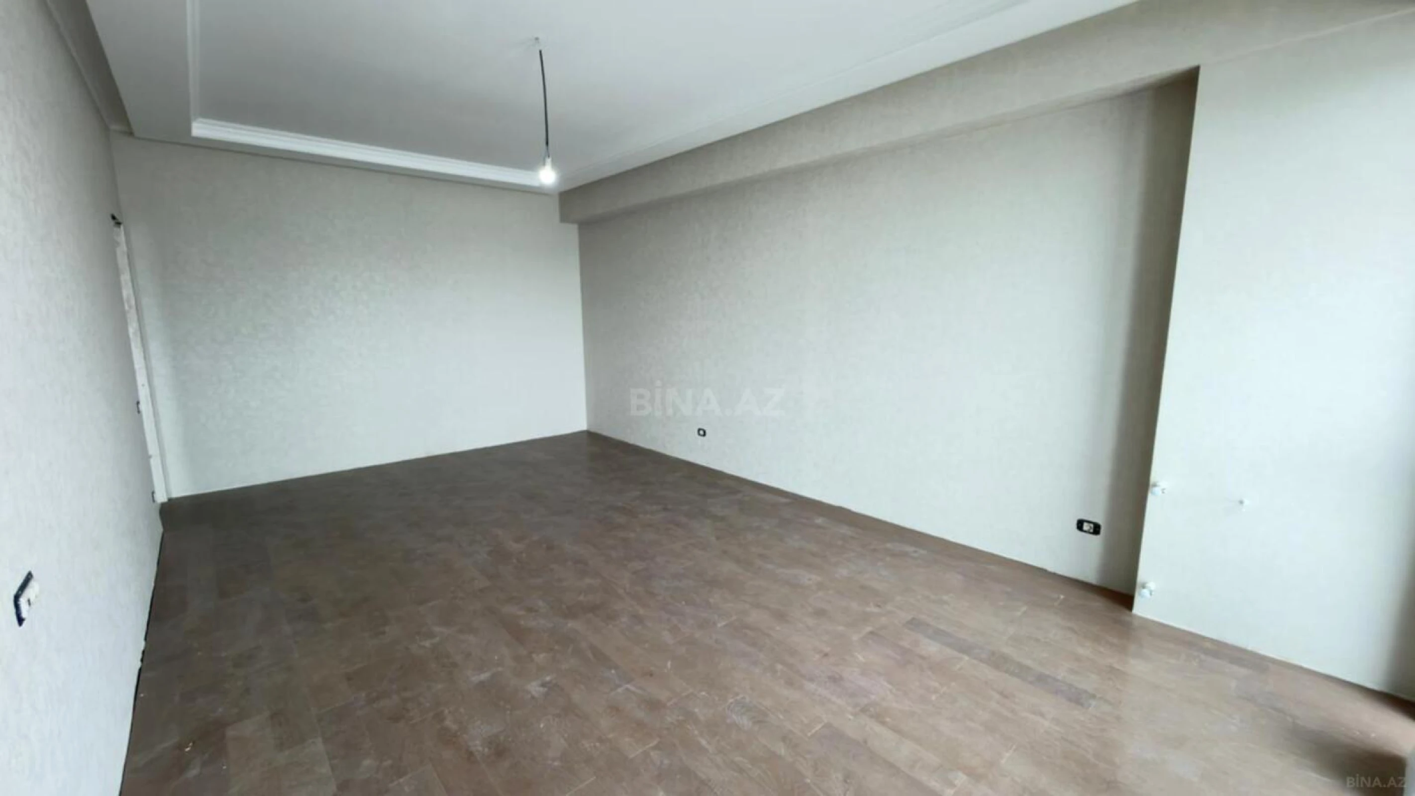Satılır 4 otaqlı mənzil 122 m²