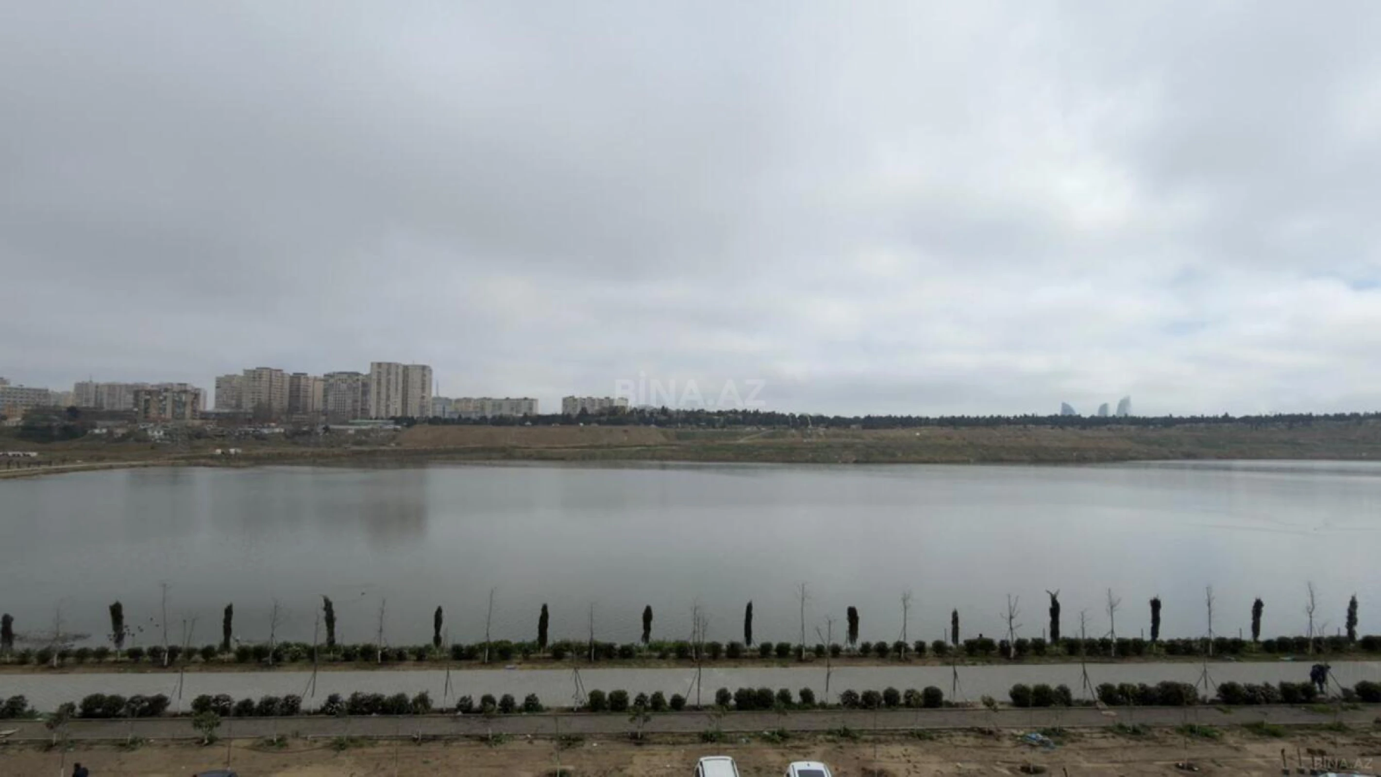 Satılır 4 otaqlı mənzil 122 m²