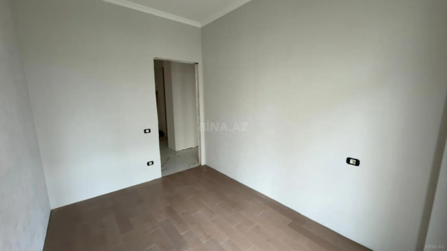 Satılır 4 otaqlı mənzil 122 m²