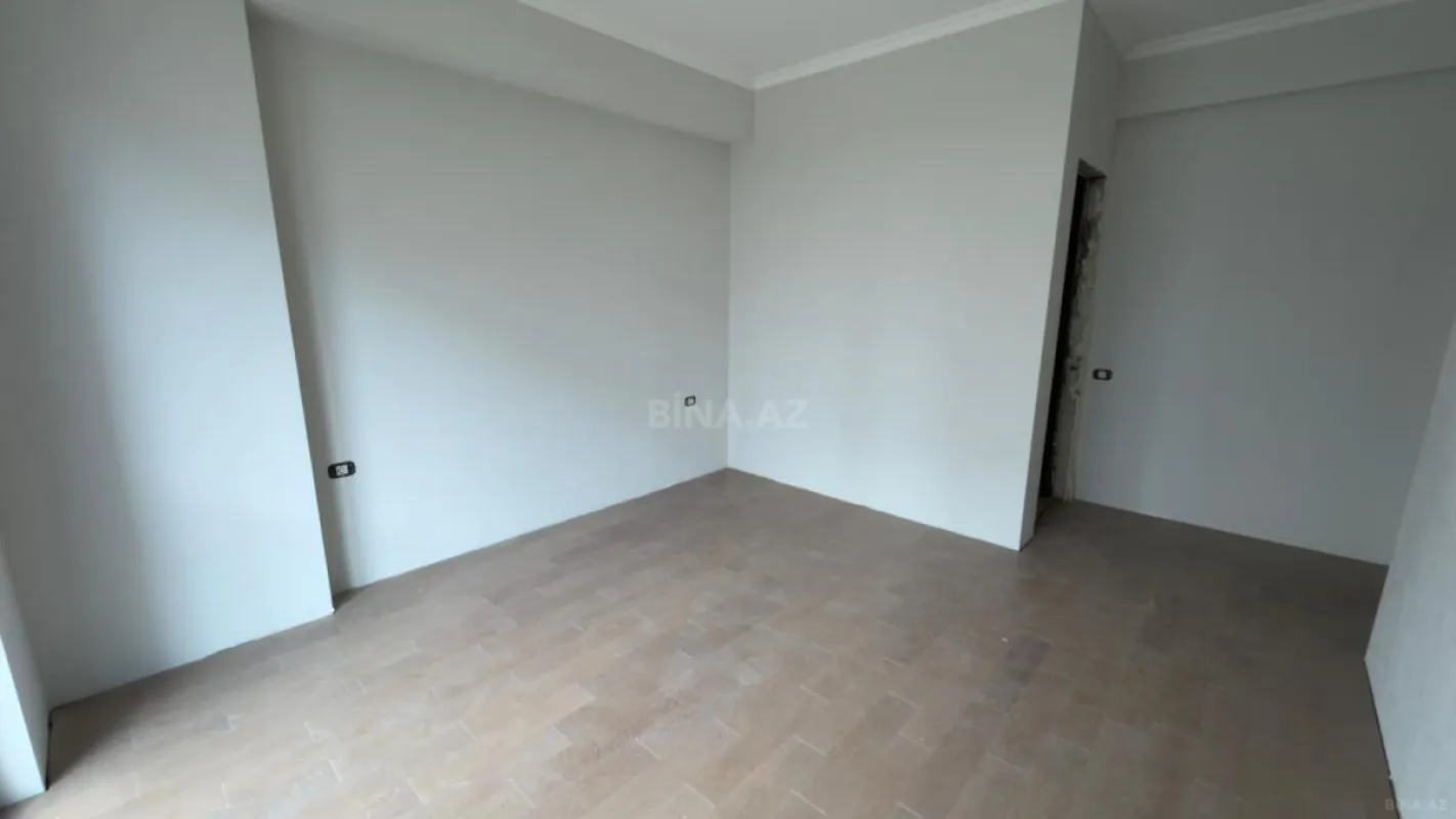 Satılır 4 otaqlı mənzil 122 m²