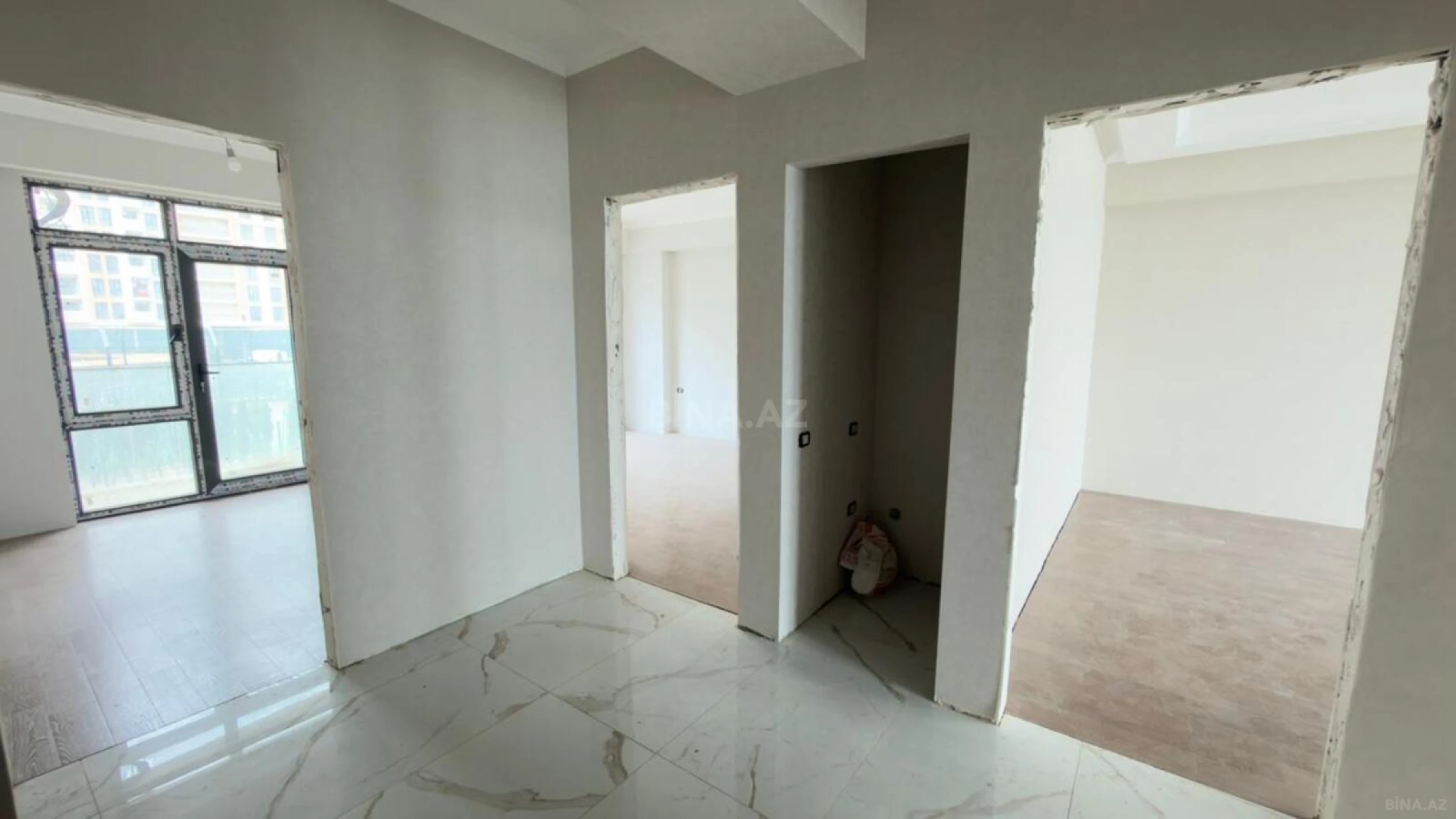 Satılır 4 otaqlı mənzil 122 m²