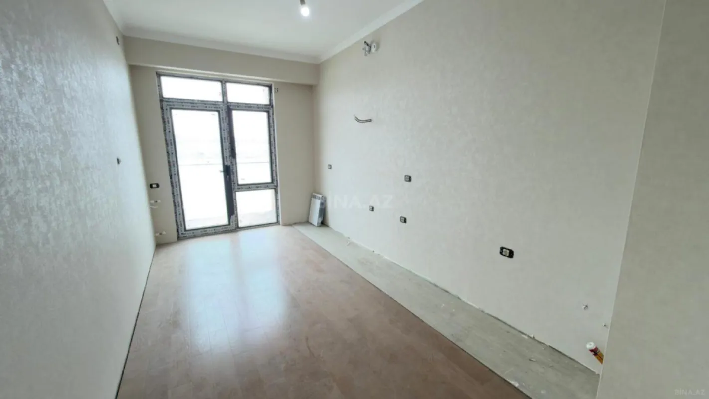 Satılır 4 otaqlı mənzil 122 m²
