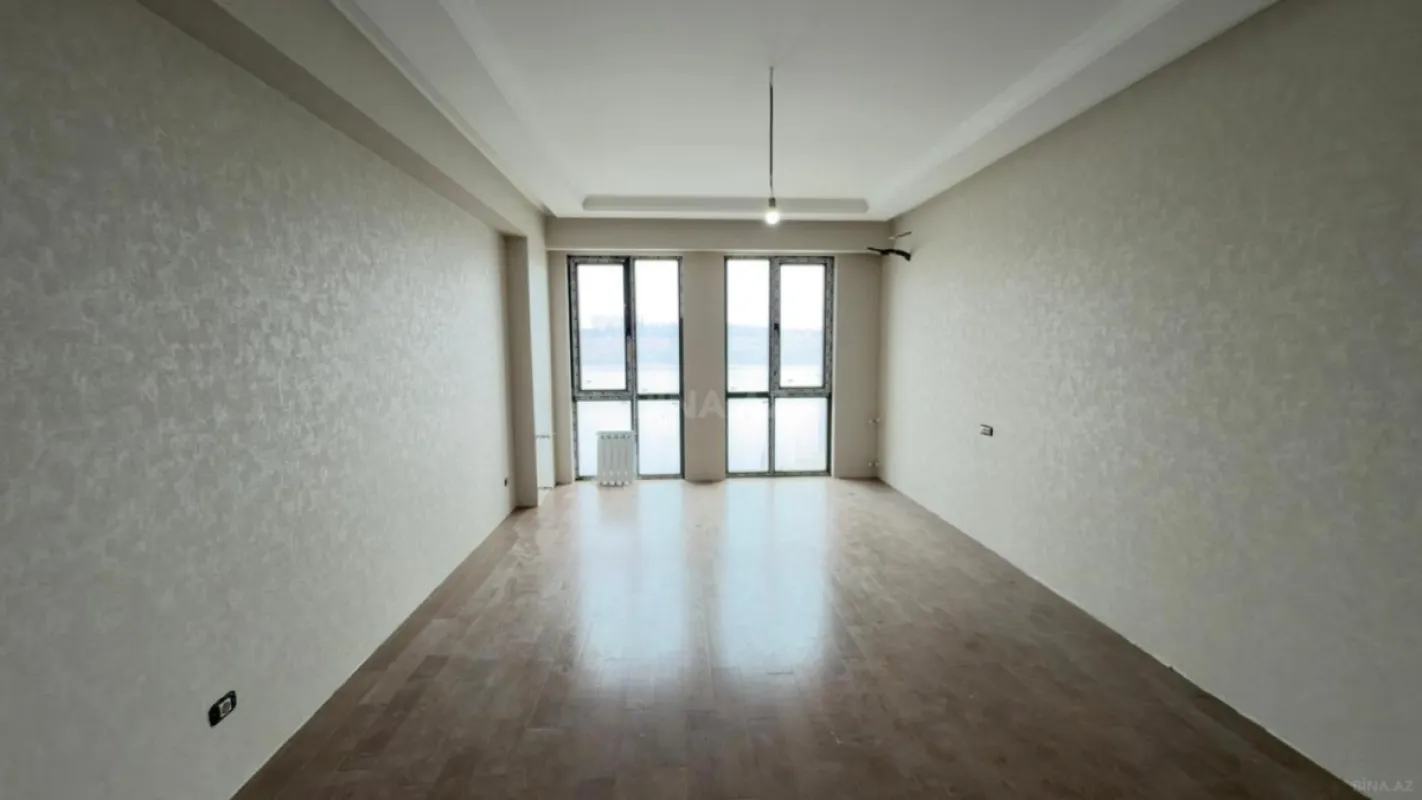Satılır 4 otaqlı mənzil 122 m²