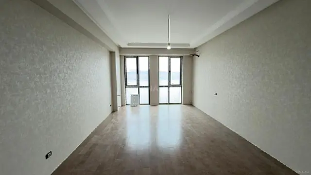 Satılır 4 otaqlı mənzil 122 m²
