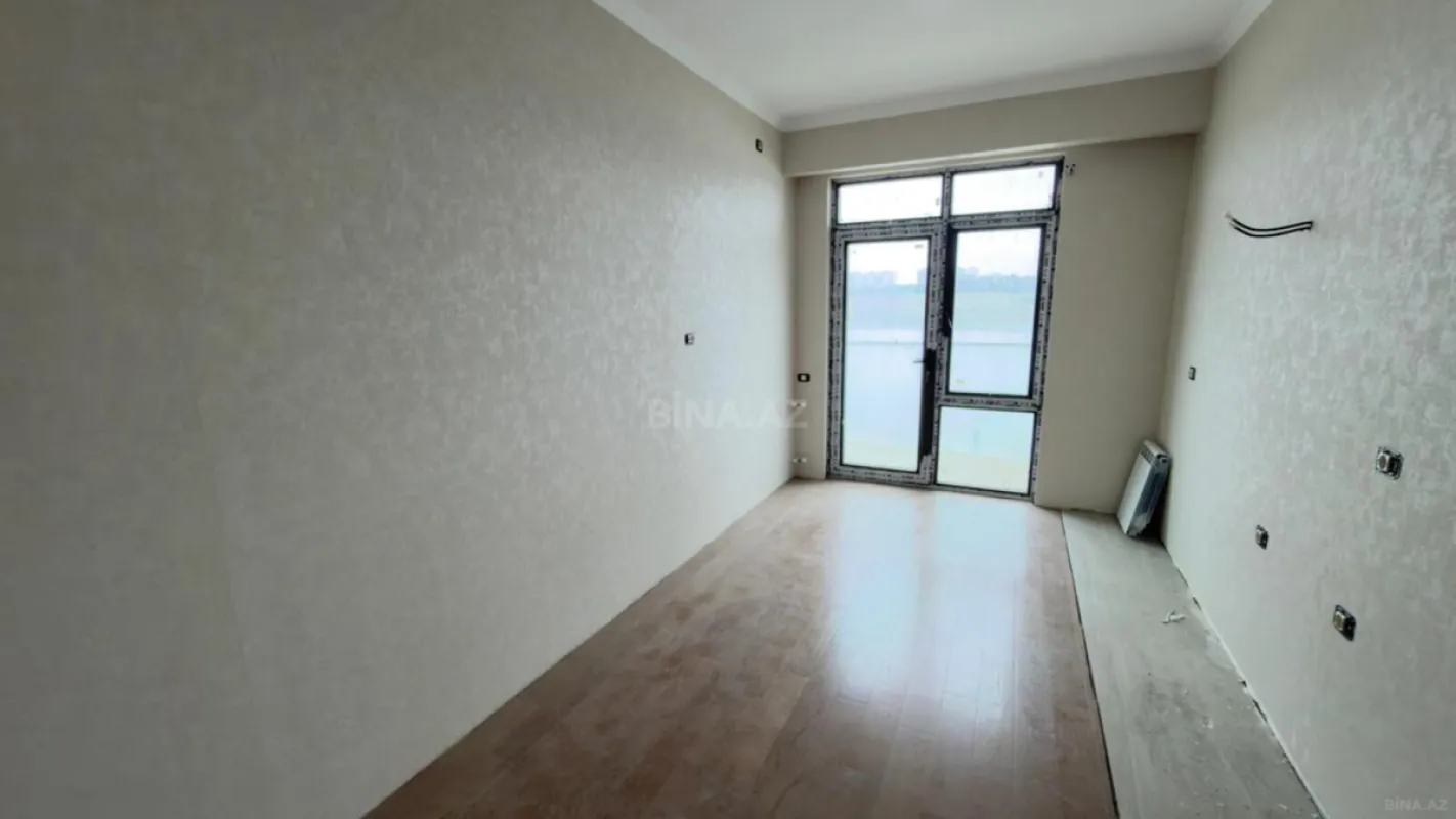 Satılır 4 otaqlı mənzil 122 m²