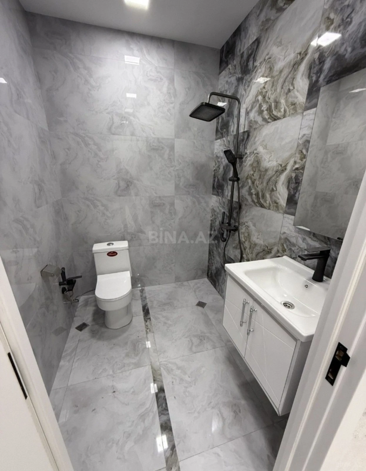 Satılır 2 otaqlı mənzil 70 m²