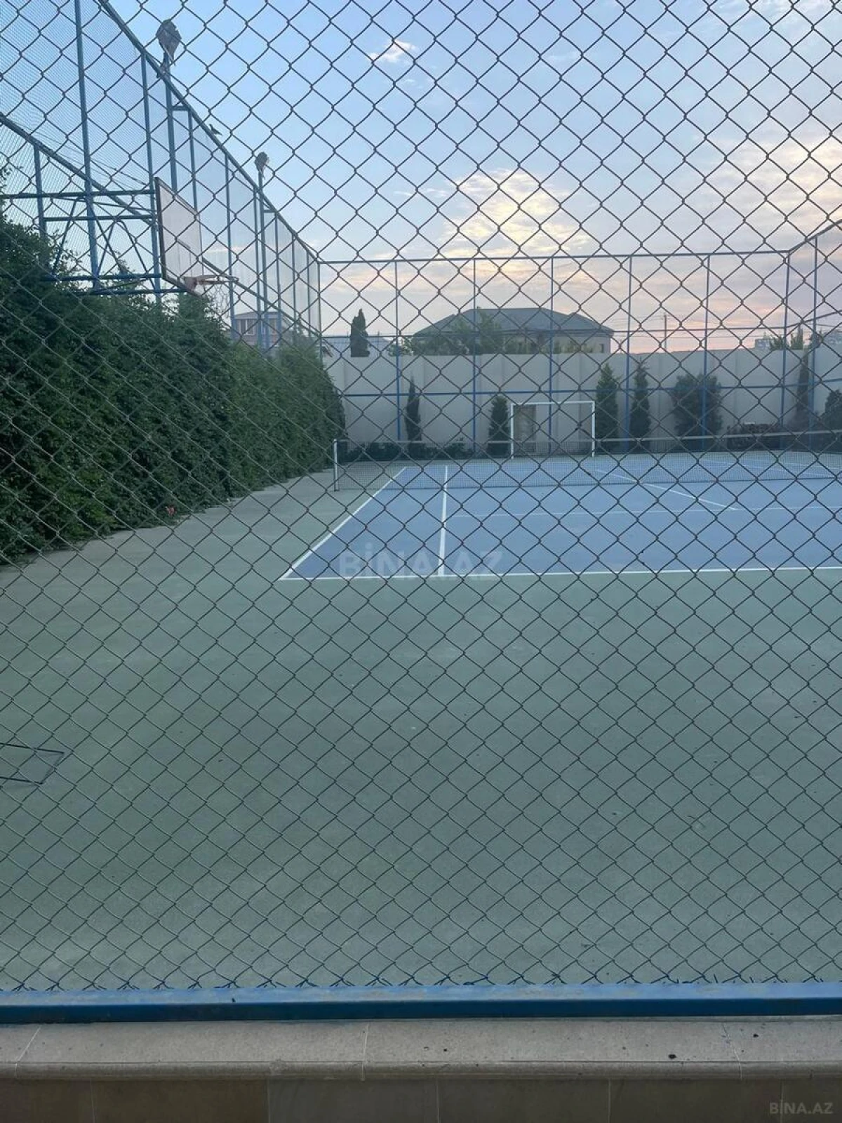 Kirayə verilir 8 otaqlı həyət evi 400 m²