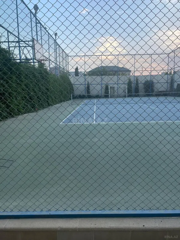 Kirayə verilir 8 otaqlı həyət evi 400 m²