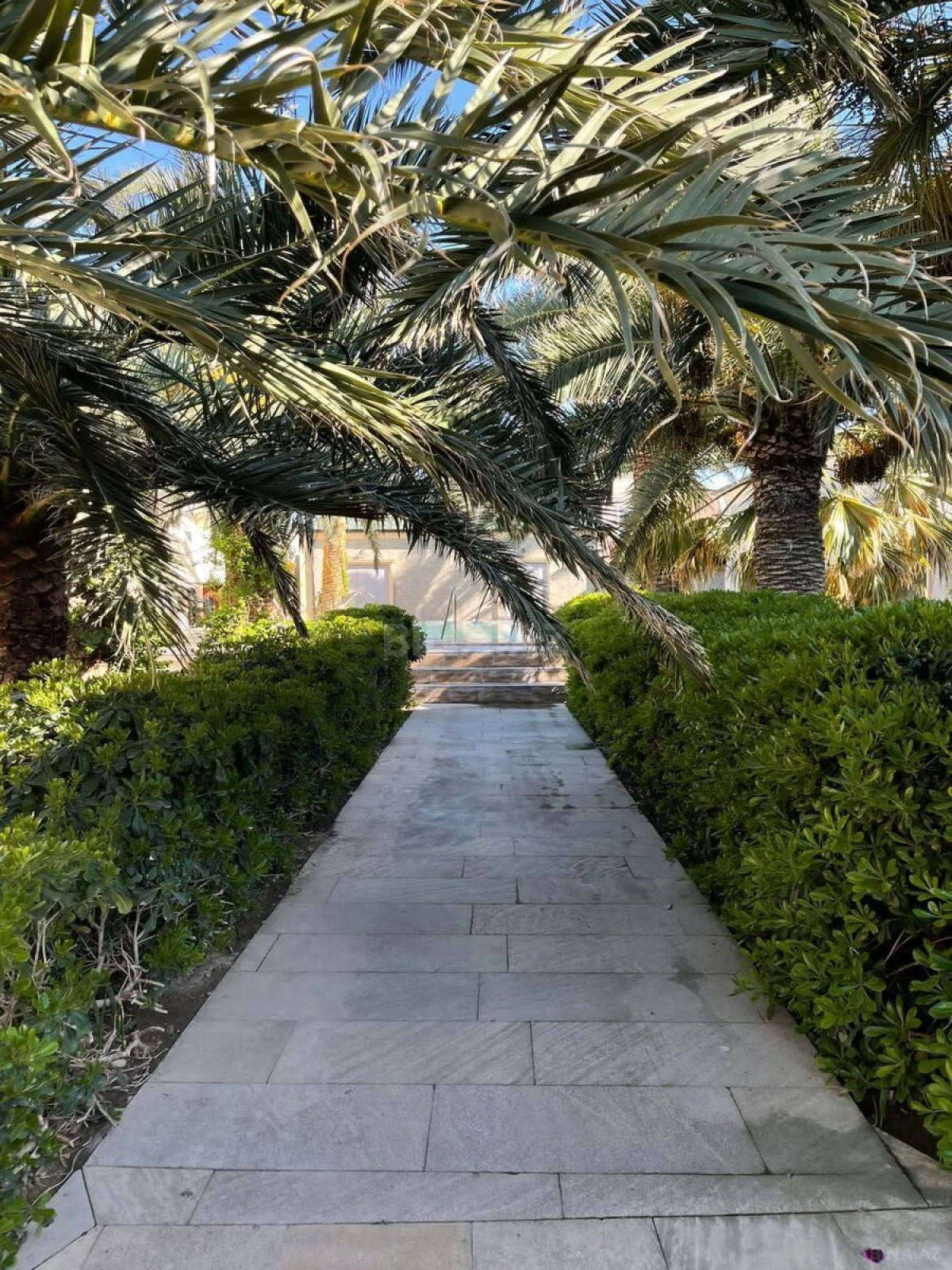 Kirayə verilir 8 otaqlı həyət evi 400 m²