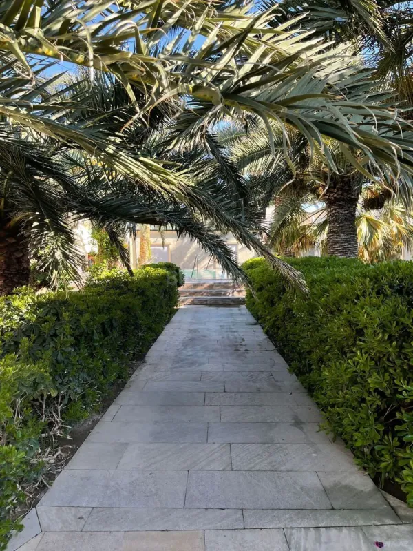 Kirayə verilir 8 otaqlı həyət evi 400 m²