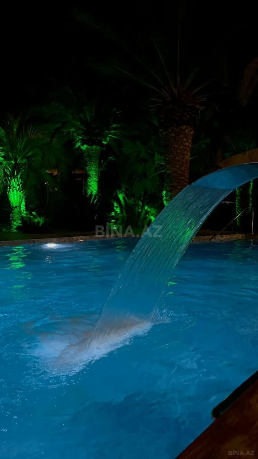 Kirayə verilir 8 otaqlı həyət evi 400 m²