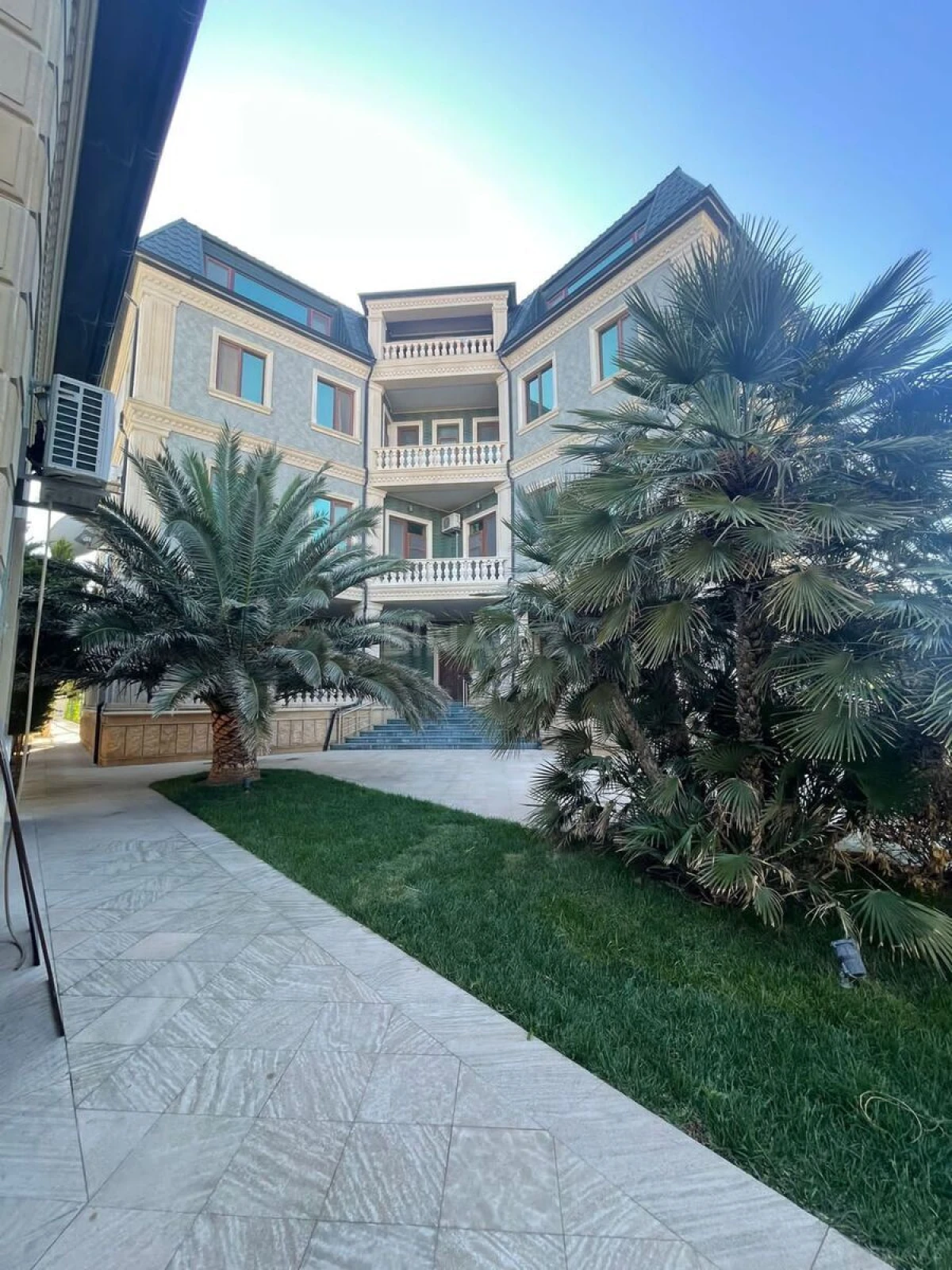 Kirayə verilir 8 otaqlı həyət evi 400 m²