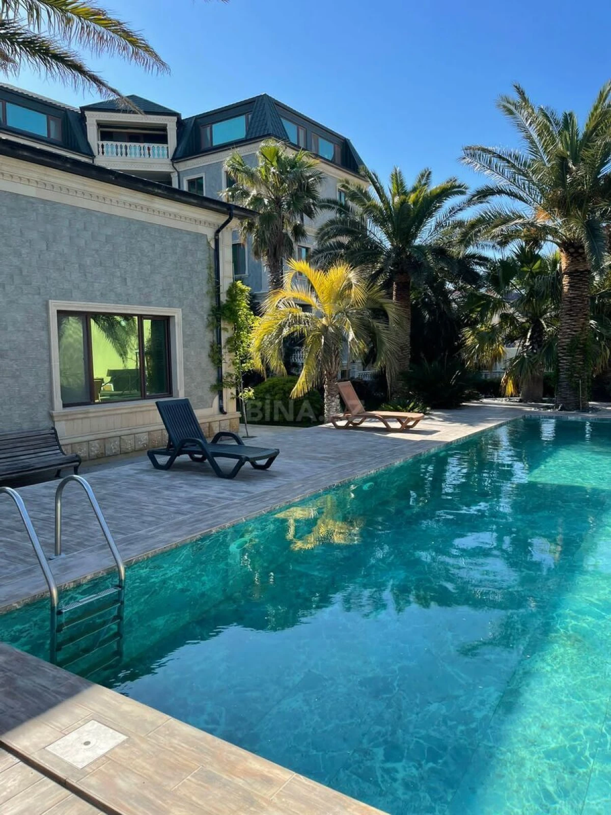 Kirayə verilir 8 otaqlı həyət evi 400 m²