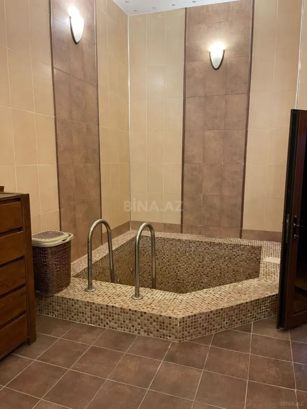 Kirayə verilir 8 otaqlı həyət evi 400 m²