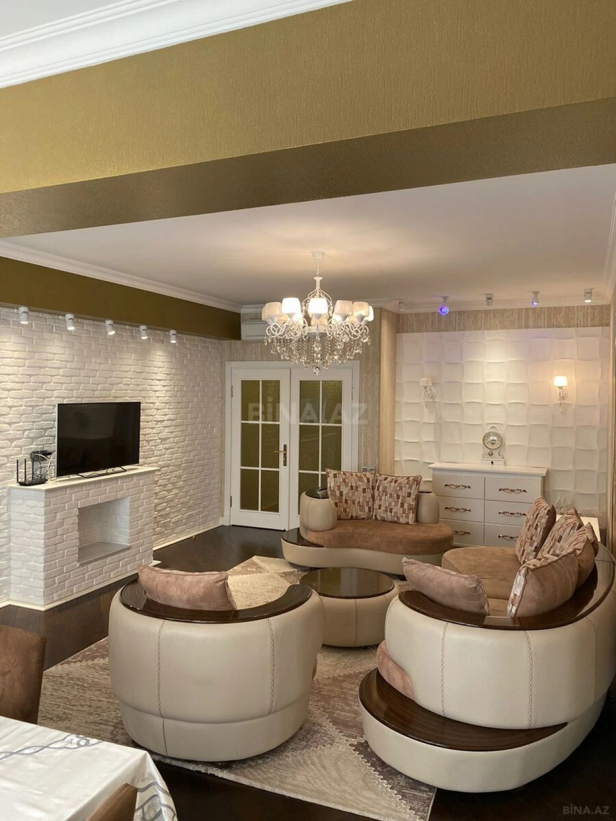 Kirayə verilir 3 otaqlı mənzil 114 m²