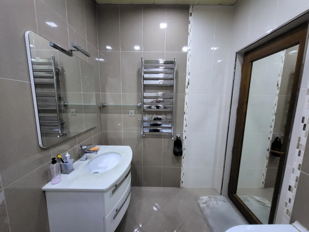 Satılır 4 otaqlı mənzil 164 m²