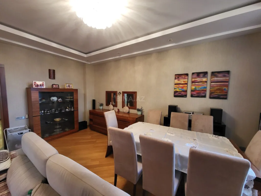 Satılır 4 otaqlı mənzil 164 m²