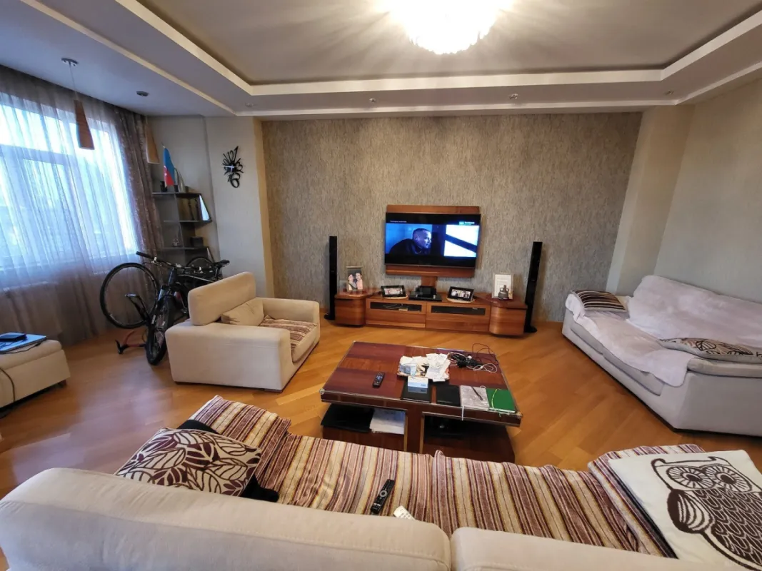Satılır 4 otaqlı mənzil 164 m²