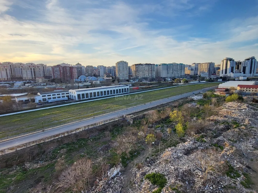 Satılır 4 otaqlı mənzil 164 m²