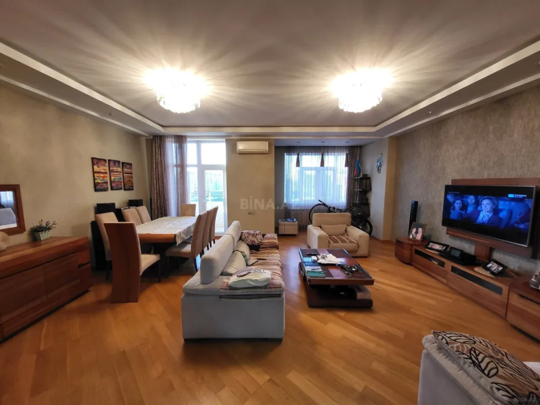 Satılır 4 otaqlı mənzil 164 m²